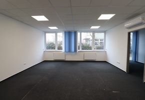 Budapest III. kerület Óbuda kétszintes 886nm-es irodaépület 1279nm-es telken eladó