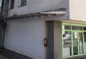 Pest megye Budaörs ipari területen 360nm-es, 3 szintes jó állapotú irodaépület kiadó