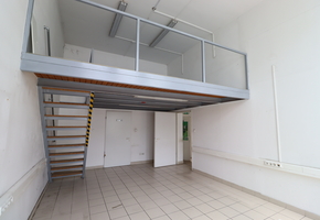 Budapest XIII. kerület, önálló épület, földszinti 130nm-es ügyfélszolgálati terület, 169nm emeleti iroda kiadó