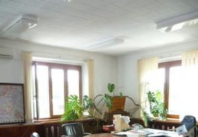 Pest megye Solymár 10-es útnál C kategóriás irodaházban iroda kiadó