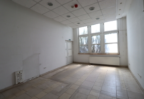 Budapest XIII. kerület, önálló épület, földszinti 130nm-es ügyfélszolgálati terület, 169nm emeleti iroda kiadó