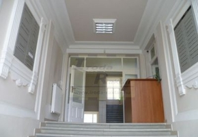 Budapest X. kerület Újhegyi út B kategóriás irodaházban iroda kiadó