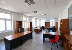 Budapest VIII. kerület Tisztviselő telep, nagyvárad térhez közel, loft jellegű ipari épületben 360nm-es felújított iroda terület kiadó