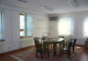 Budapest XIV. kerület Gvadányi út B kategóriás irodaházban iroda kiadó