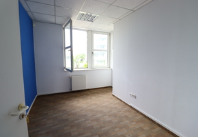 Budapest XIII. kerület, önálló épület, földszinti 130nm-es ügyfélszolgálati terület, 169nm emeleti iroda kiadó