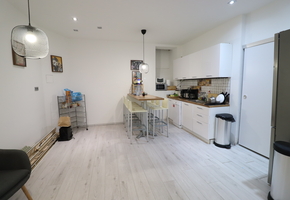 Budapest VI. kerület Székely Bertalan utcában 149nm-es utcai bejáratos irodahelyiség eladó