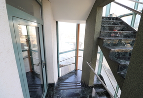 Pest megye Budaörs ipari területen 360nm-es, 3 szintes jó állapotú irodaépület kiadó