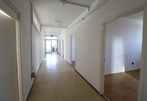 Budapest XV. kerület Késmárk utca iparterületen 196nm-es cellás, emeleti irodaterület kiadó