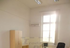 Budapest XVI. kerület Cziráki utca B kategóriás irodaházban iroda kiadó