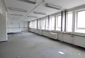 Budapest VIII. kerület Német utca C kategóriás multifunkcionális irodaházban irodák kiadók