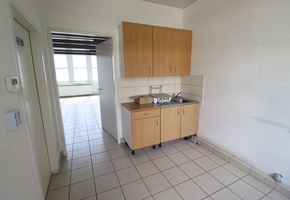 Budapest XIII. kerület, önálló épület, földszinti 130nm-es ügyfélszolgálati terület, 169nm emeleti iroda kiadó