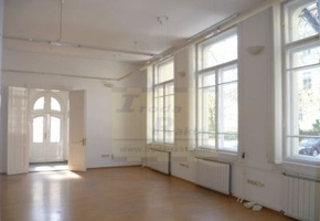 Budapest VII. kerület Városligeti fasor B kategóriás irodaházban iroda kiadó