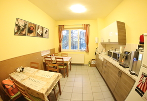 Budapest XVI. kerület önálló épület, 646nm-es telken 619nm-es iroda, műhely, raktár vegyes funkciójú épület eladó